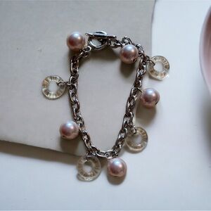 Good quality faux pearl bracelet with glass accents